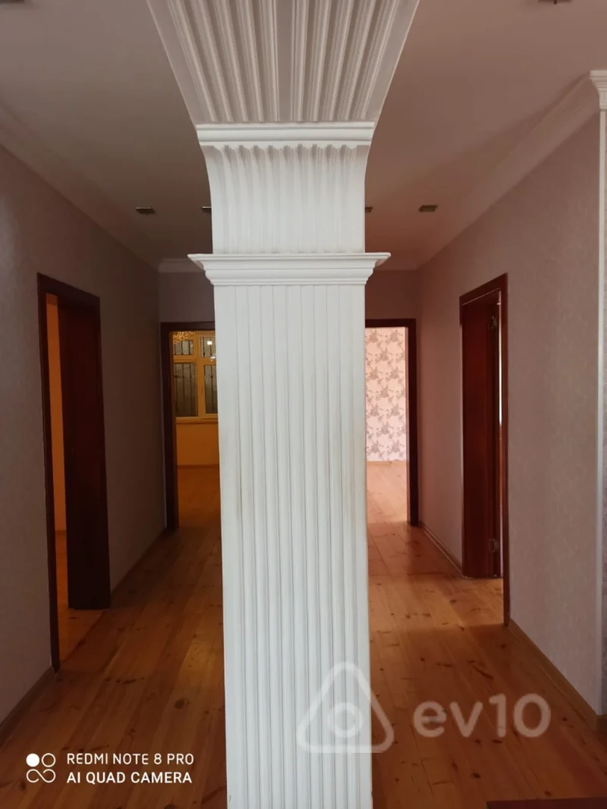 Satılır 8 otaqlı həyət evi 300 m²