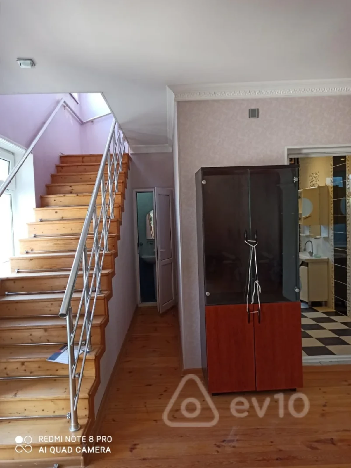Satılır 8 otaqlı həyət evi 300 m²