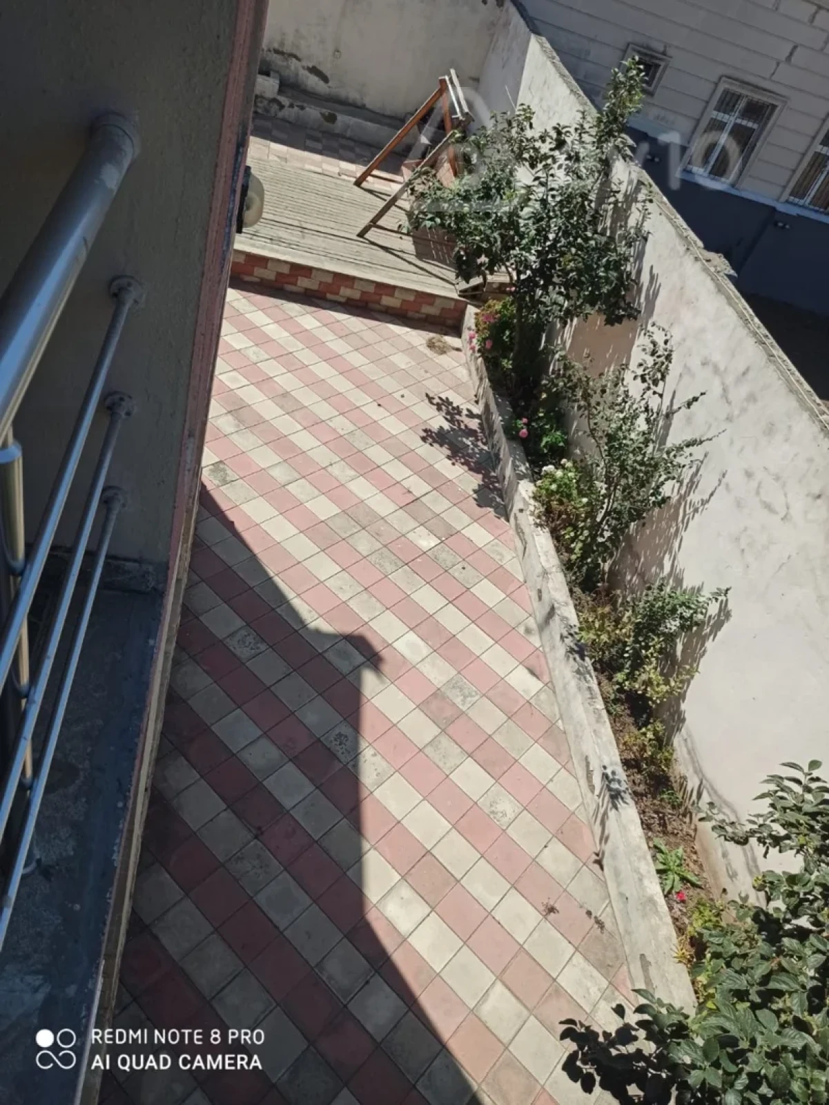 Satılır 8 otaqlı həyət evi 300 m²