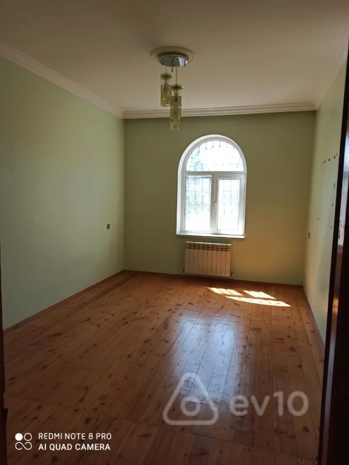 Satılır 8 otaqlı həyət evi 300 m²