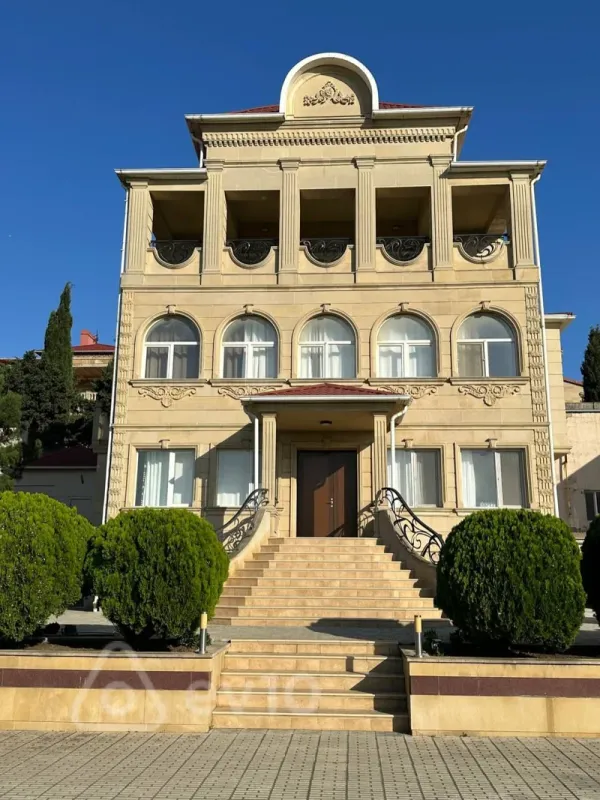 Kirayə verilir 15 otaqlı həyət evi 800 m²
