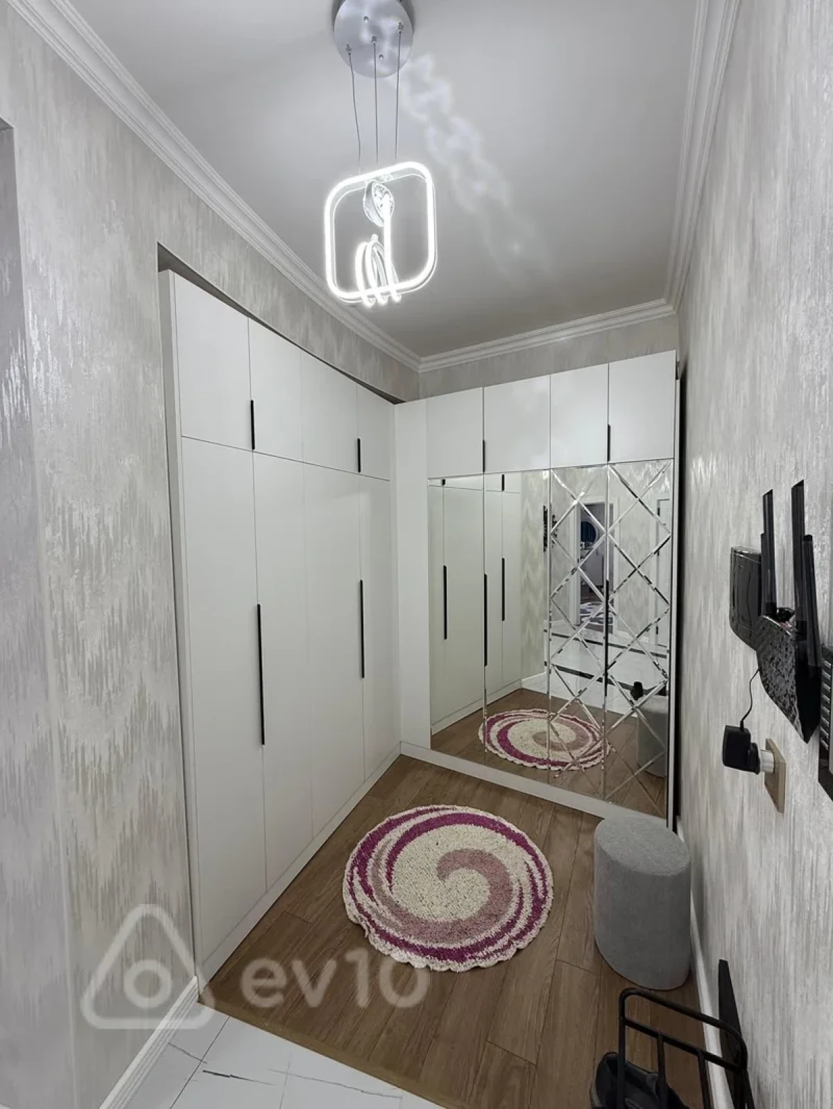 Kirayə verilir 2 otaqlı yeni tikili 85 m²