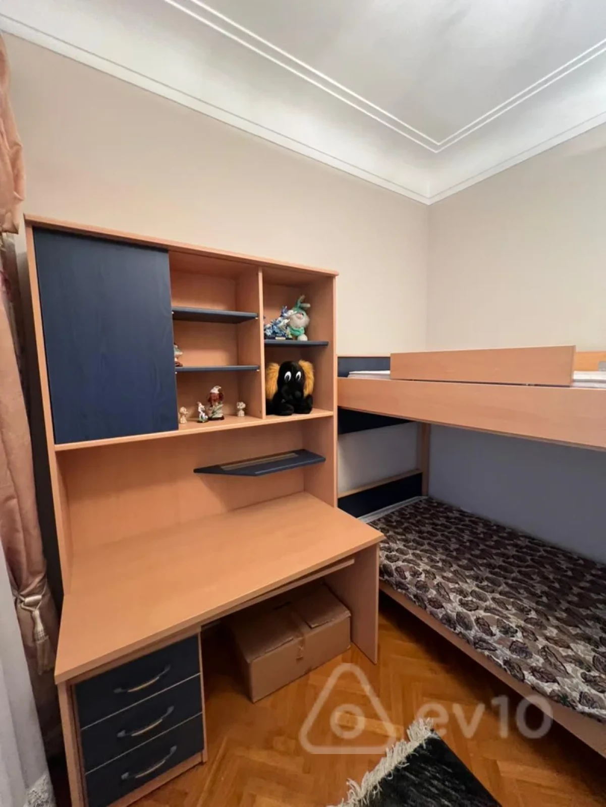 Kirayə verilir 3 otaqlı köhnə tikili 98 m²