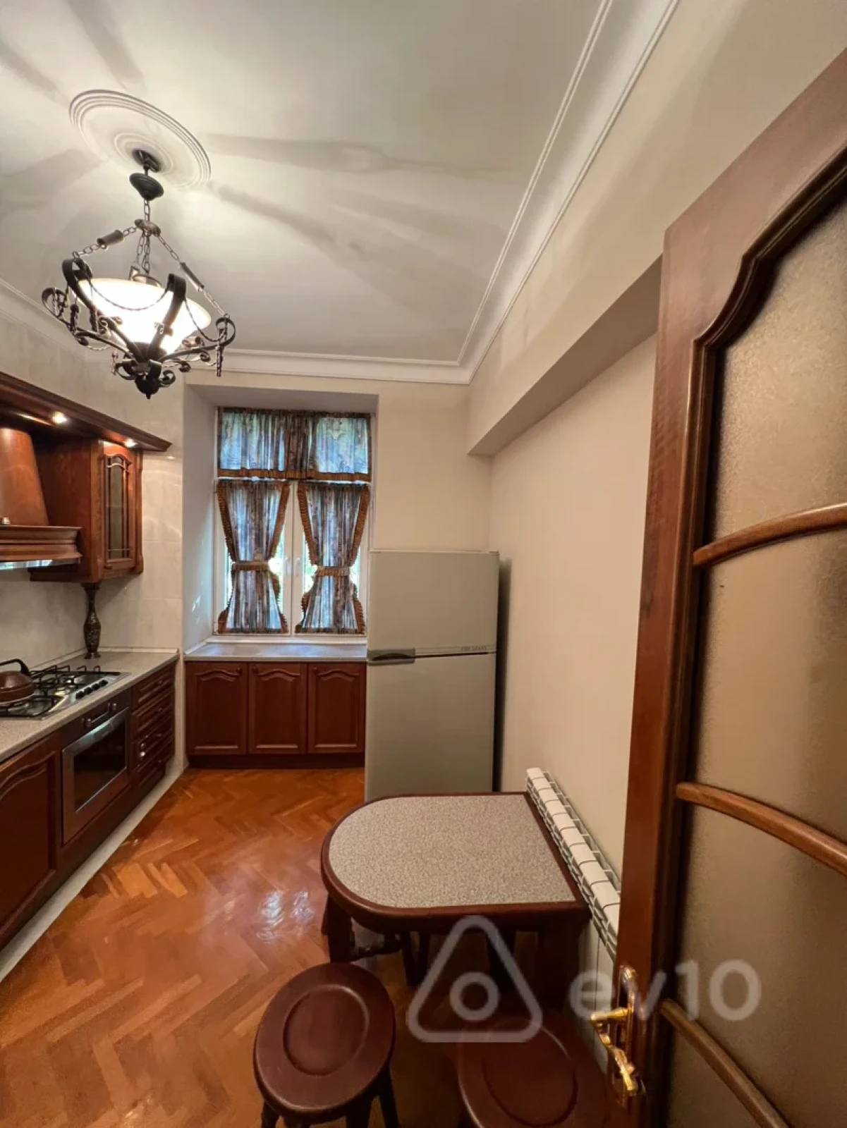 Kirayə verilir 3 otaqlı köhnə tikili 98 m²