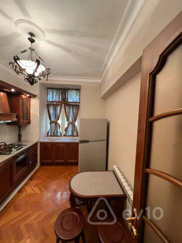 Kirayə verilir 3 otaqlı köhnə tikili 98 m²