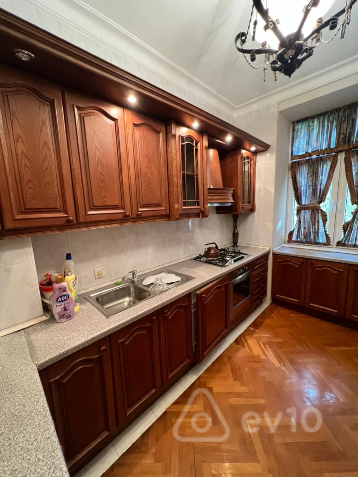 Kirayə verilir 3 otaqlı köhnə tikili 98 m²