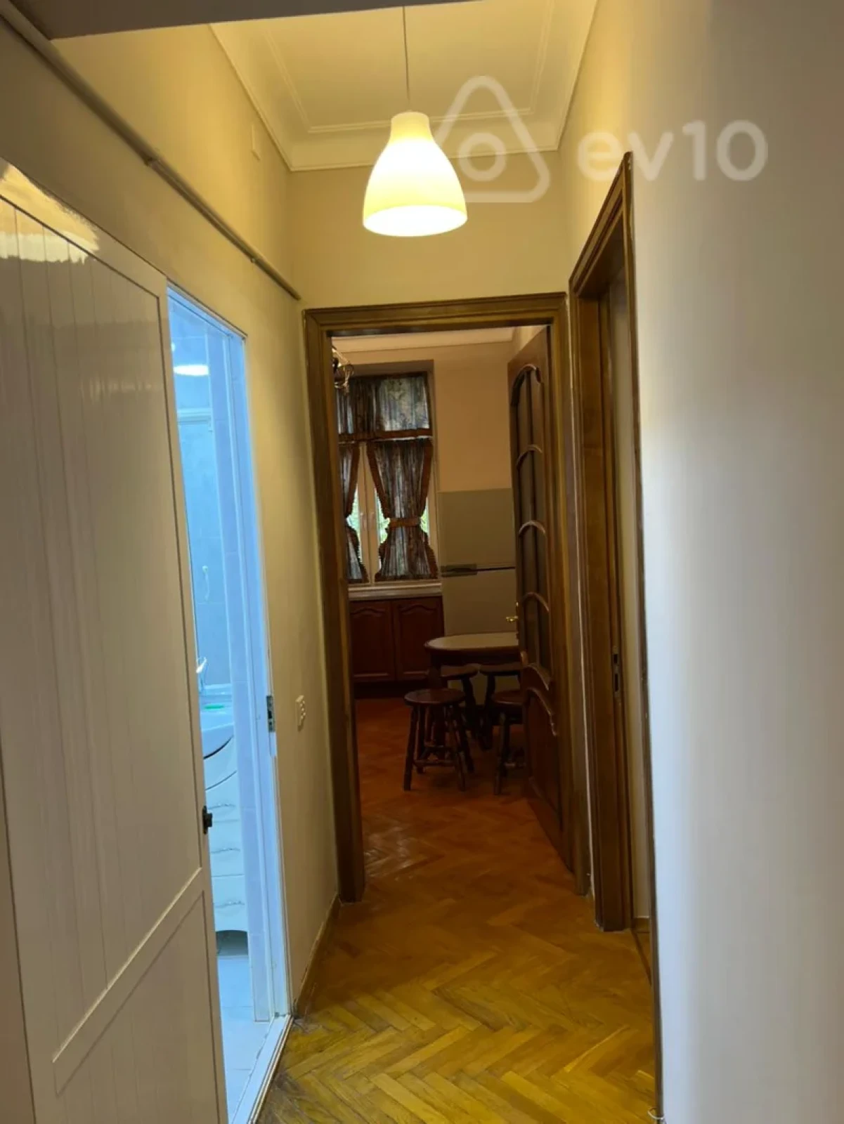 Kirayə verilir 3 otaqlı köhnə tikili 98 m²