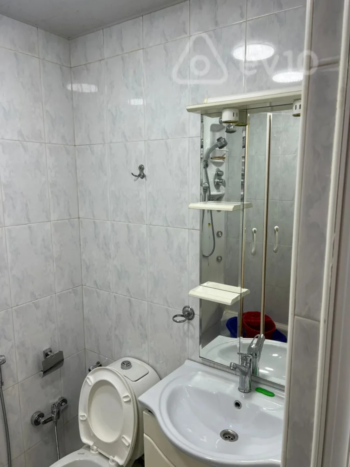 Kirayə verilir 3 otaqlı köhnə tikili 98 m²