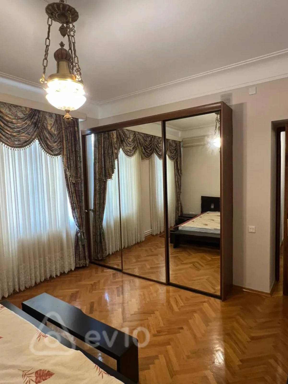 Kirayə verilir 3 otaqlı köhnə tikili 98 m²