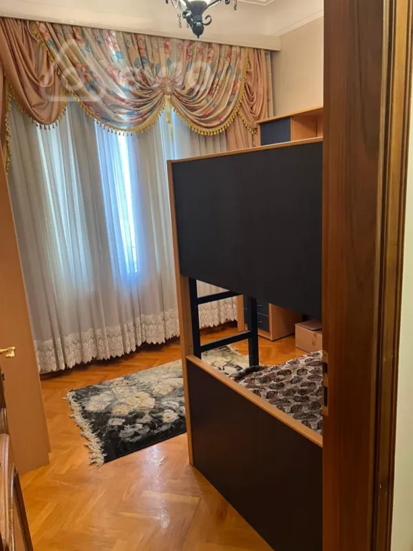 Kirayə verilir 3 otaqlı köhnə tikili 98 m²