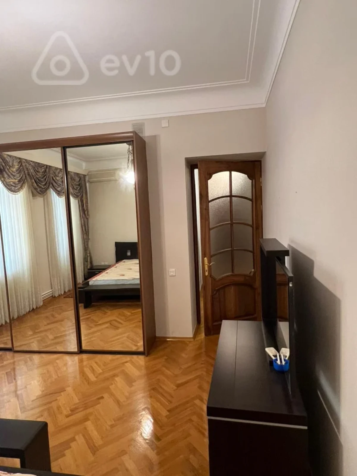 Kirayə verilir 3 otaqlı köhnə tikili 98 m²