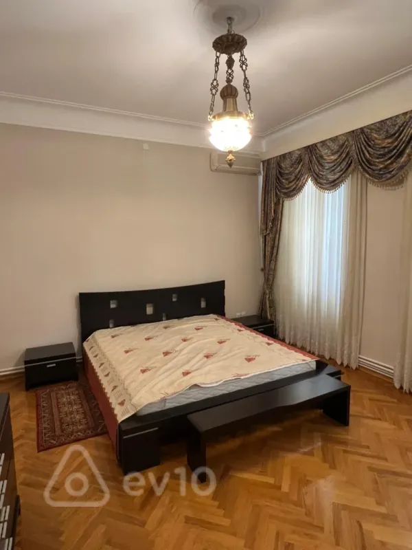 Kirayə verilir 3 otaqlı köhnə tikili 98 m²