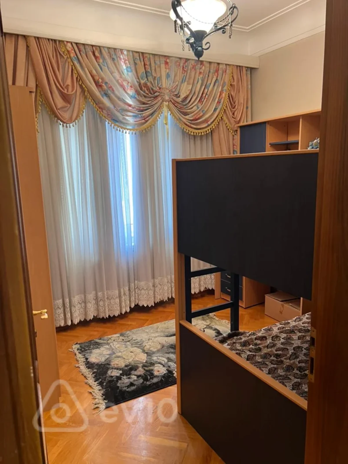 Kirayə verilir 3 otaqlı köhnə tikili 98 m²