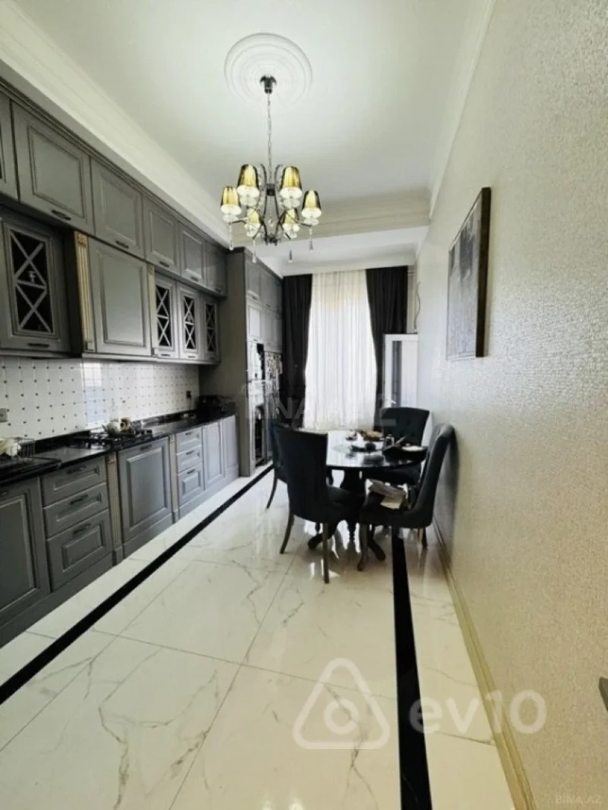 Kirayə verilir 4 otaqlı yeni tikili 174 m²