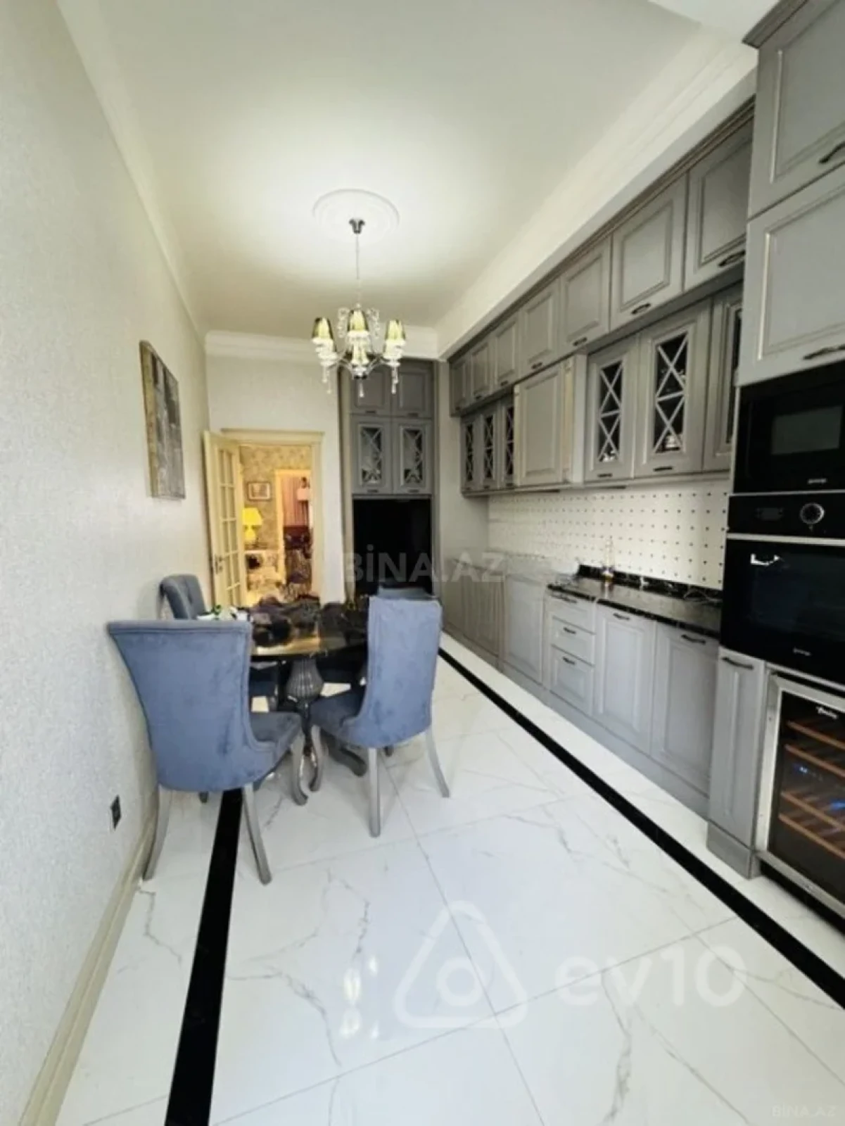 Kirayə verilir 4 otaqlı yeni tikili 174 m²