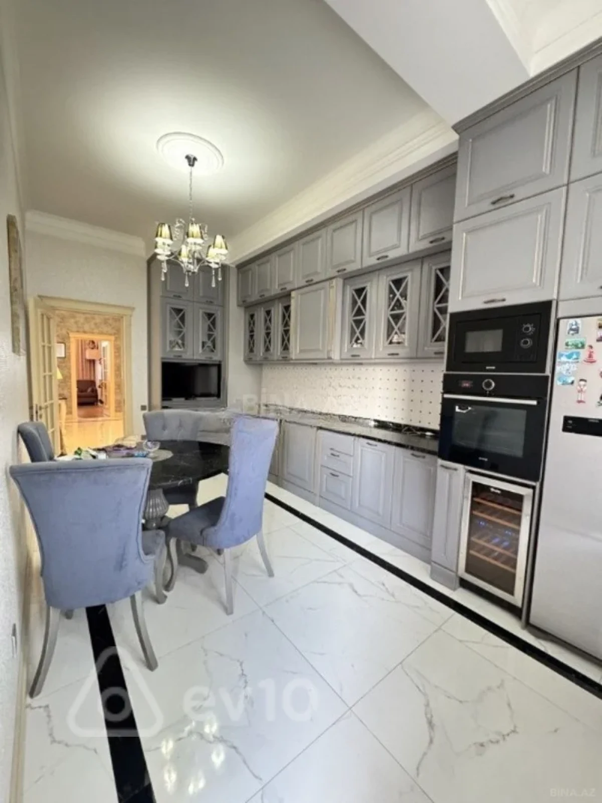 Kirayə verilir 4 otaqlı yeni tikili 174 m²