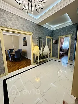 Kirayə verilir 4 otaqlı yeni tikili 174 m²