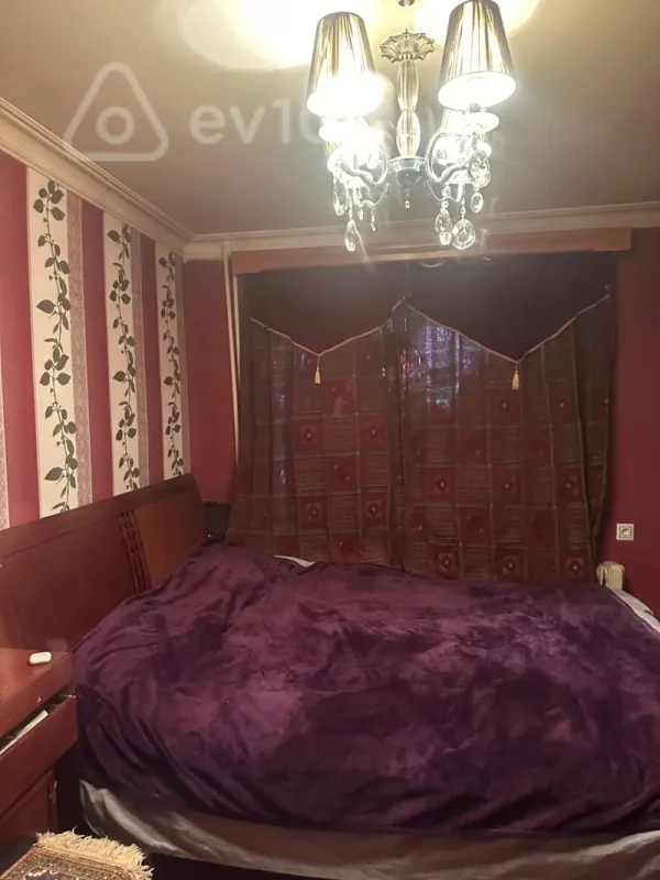 Kirayə verilir 2 otaqlı köhnə tikili 60 m²