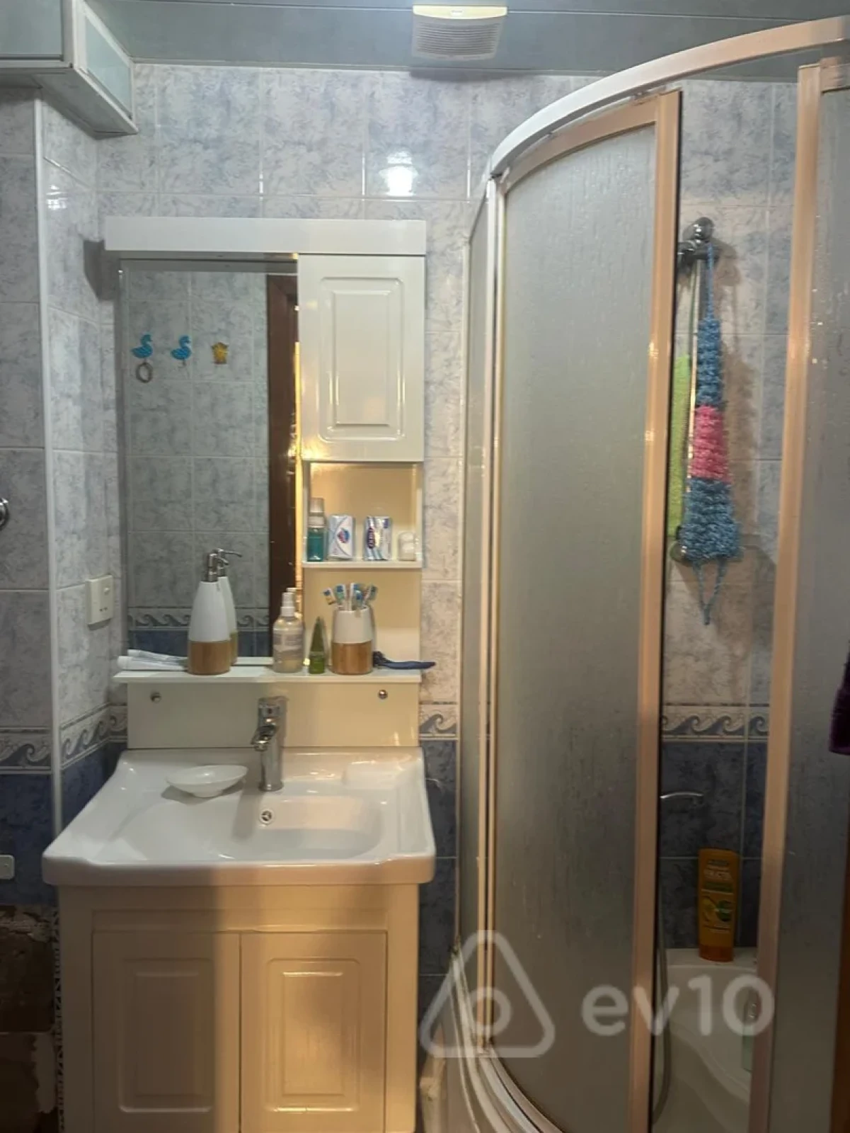 Kirayə verilir 2 otaqlı köhnə tikili 60 m²