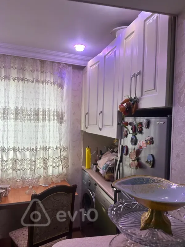 Kirayə verilir 2 otaqlı köhnə tikili 60 m²