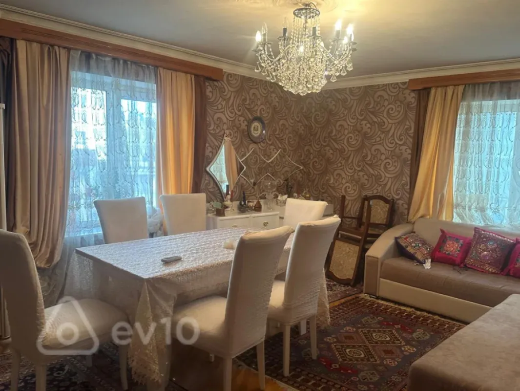 Kirayə verilir 2 otaqlı köhnə tikili 60 m²