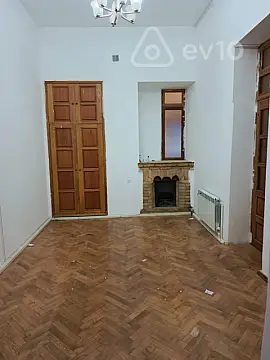 Kirayə verilir 4 otaqlı köhnə tikili 100 m²