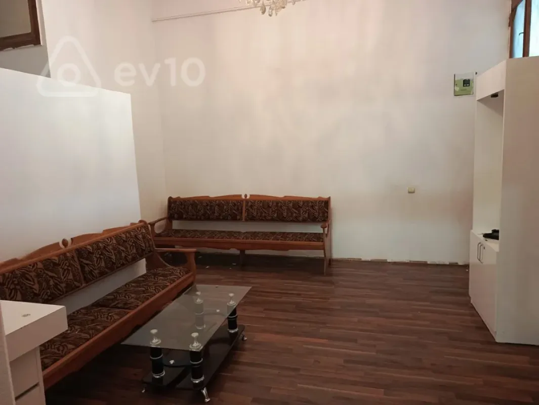 Kirayə verilir 4 otaqlı köhnə tikili 100 m²