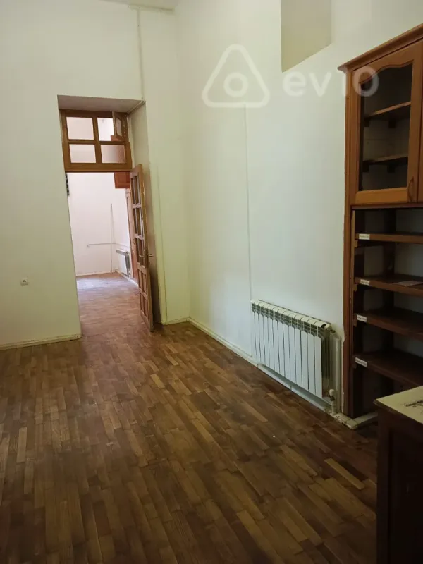 Kirayə verilir 4 otaqlı köhnə tikili 100 m²