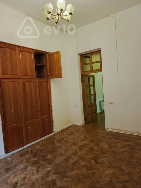 Kirayə verilir 4 otaqlı köhnə tikili 100 m²