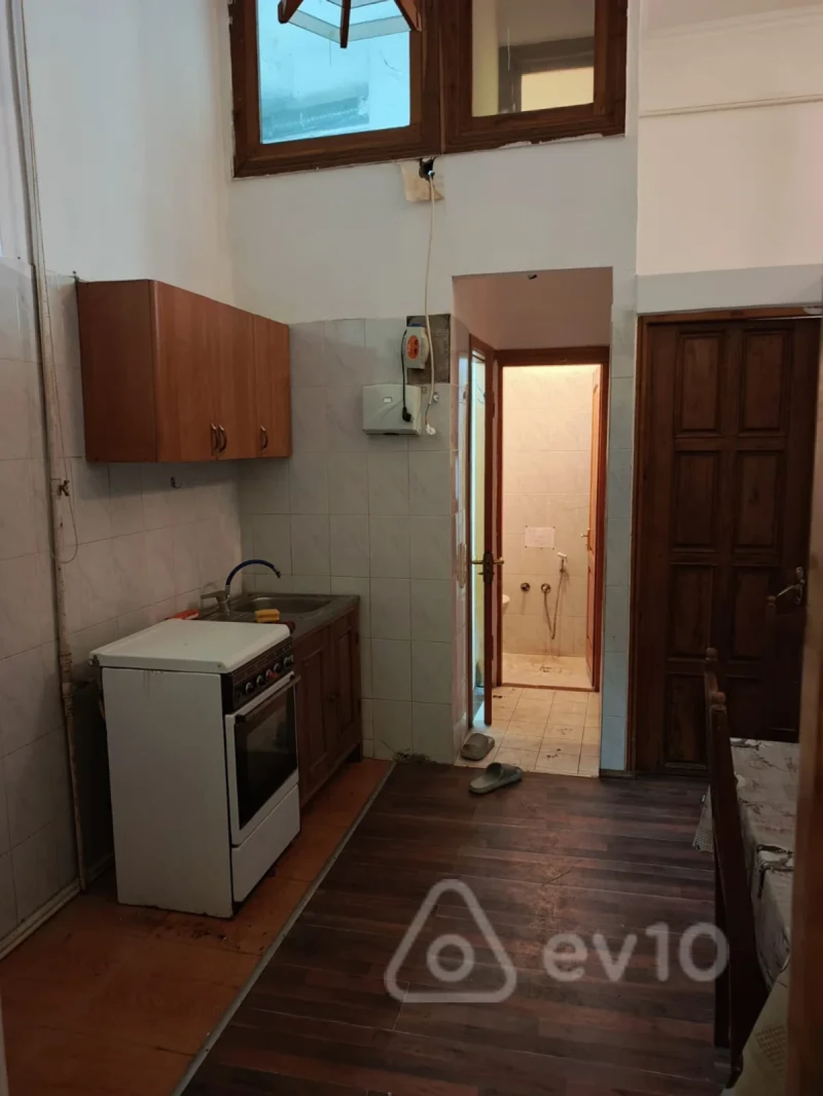 Kirayə verilir 4 otaqlı köhnə tikili 100 m²