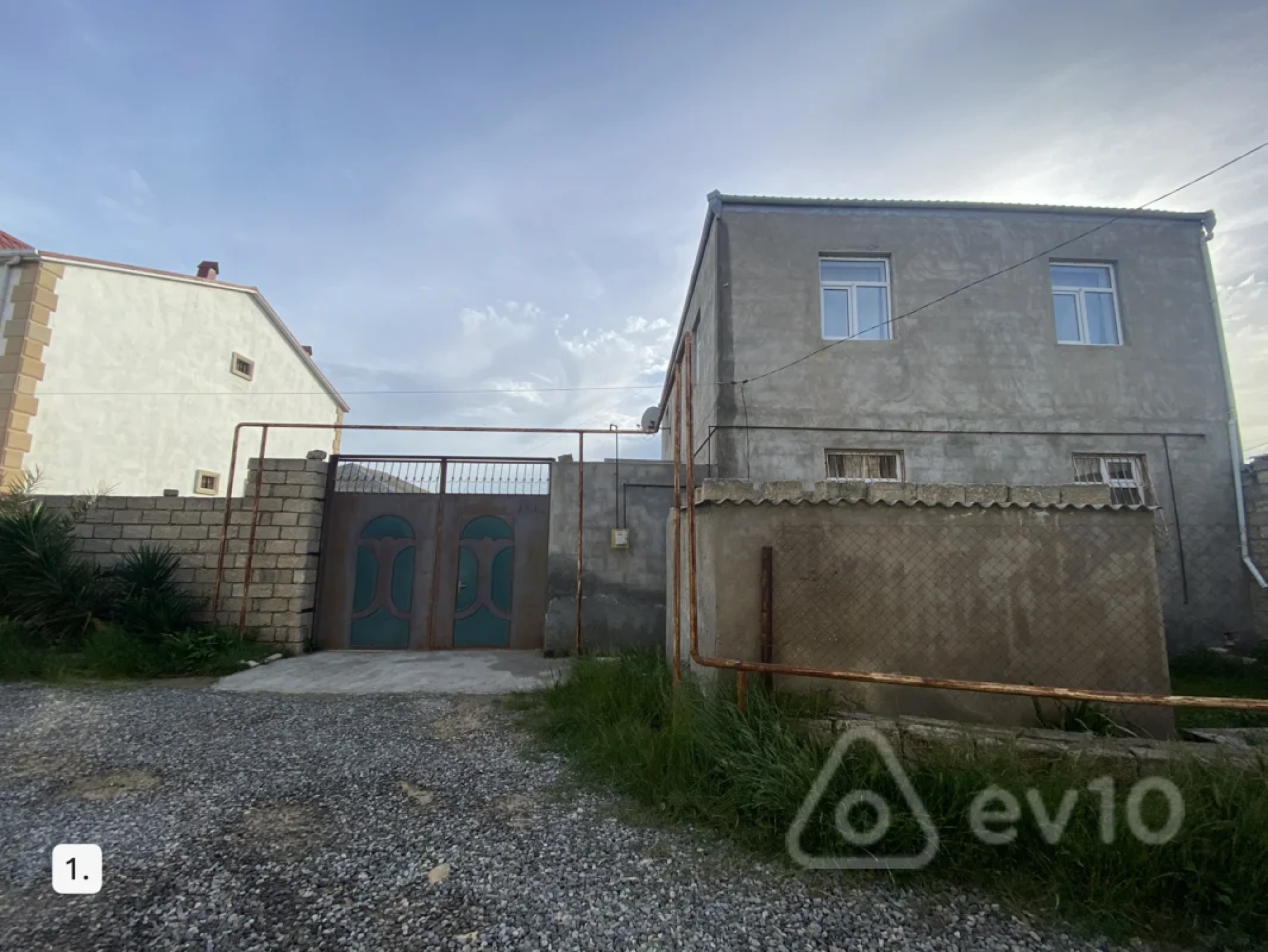 Satılır 5 otaqlı həyət evi 200 m²