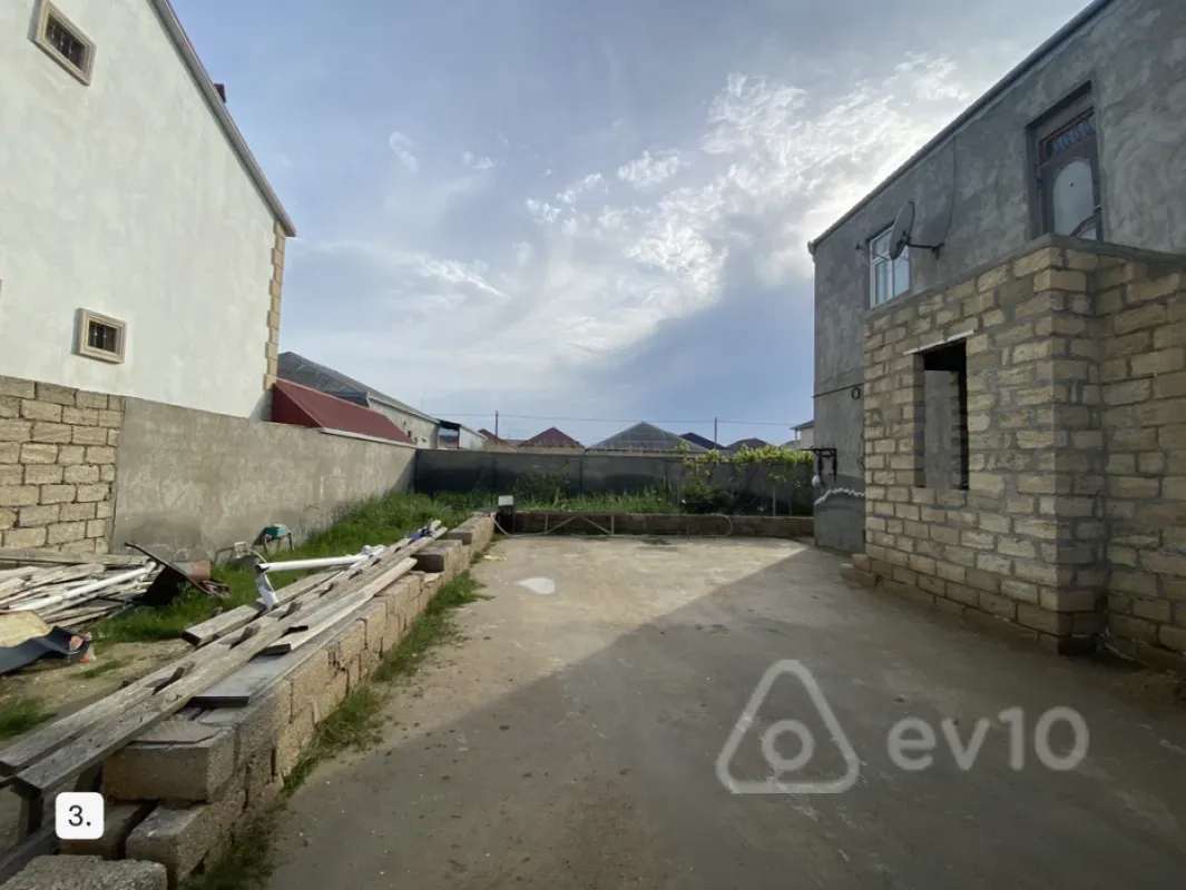 Satılır 5 otaqlı həyət evi 200 m²