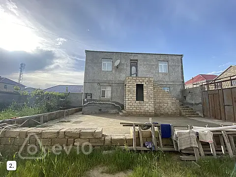 Satılır 5 otaqlı həyət evi 200 m²