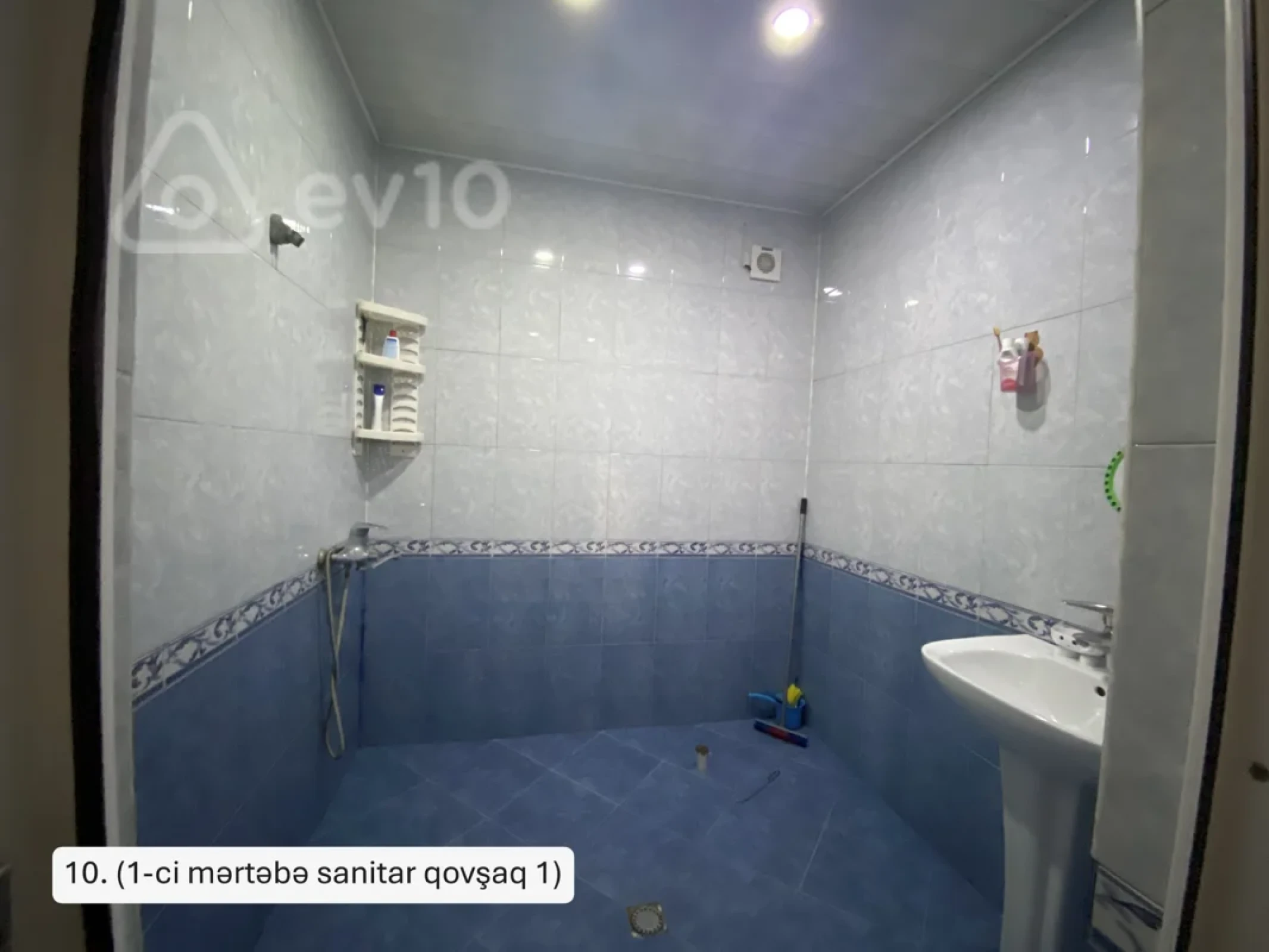 Satılır 5 otaqlı həyət evi 200 m²