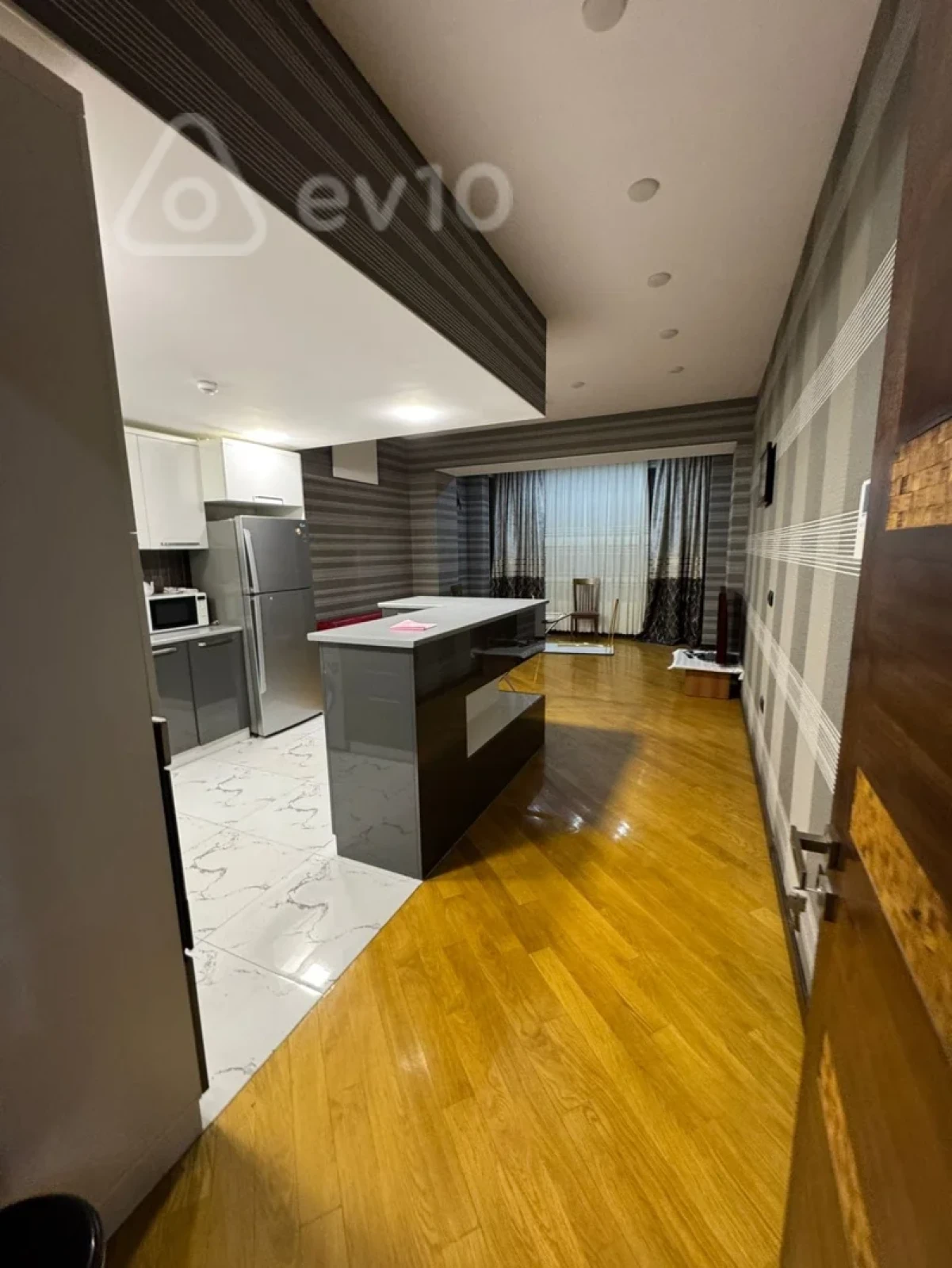 Kirayə verilir 3 otaqlı yeni tikili 170 m²