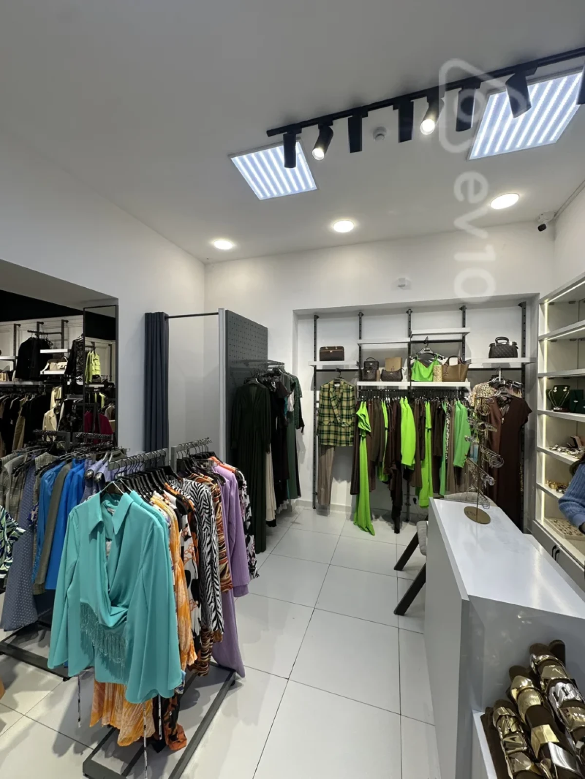 Satılır mənzil 56 m²