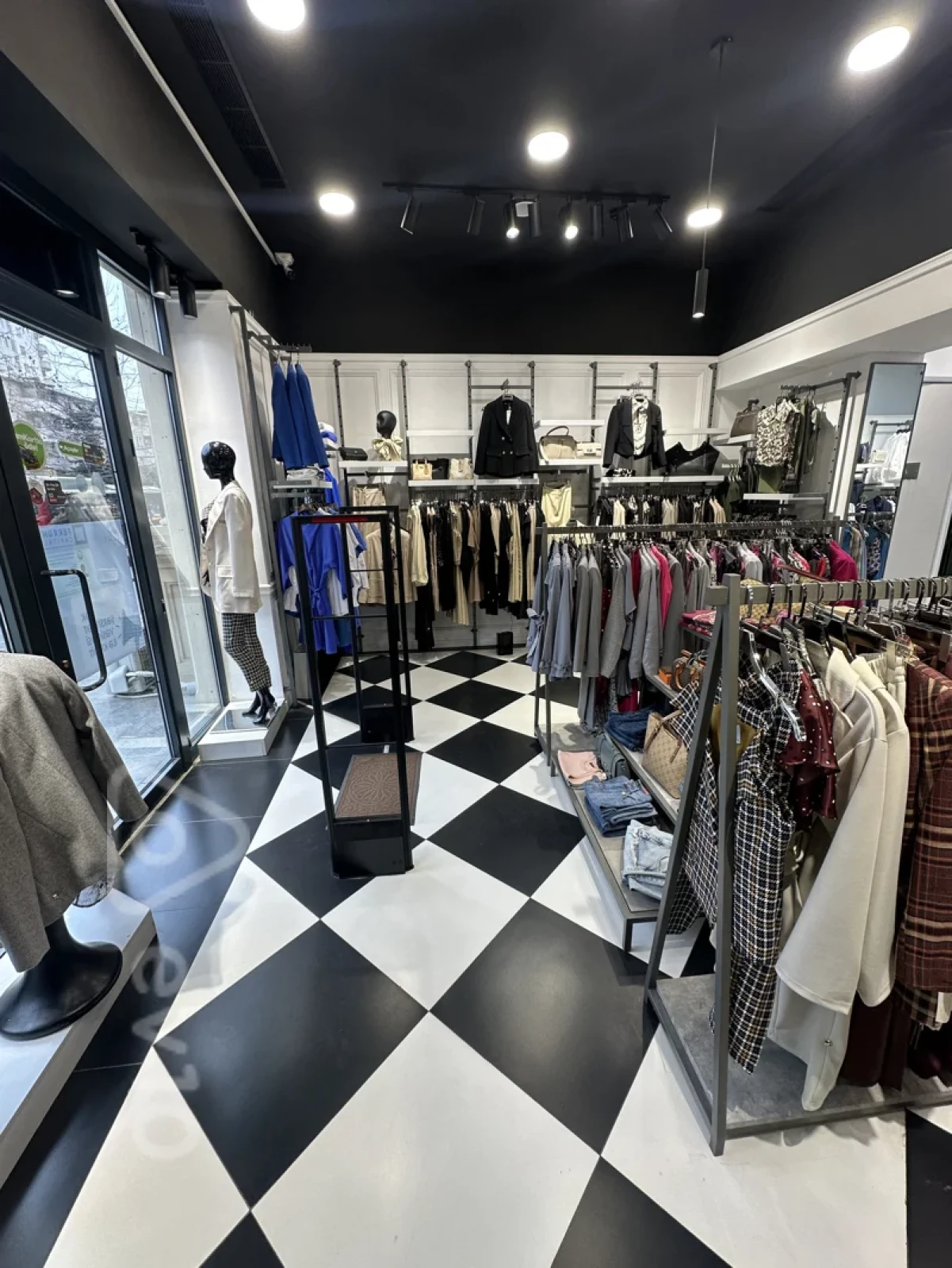 Satılır mənzil 56 m²