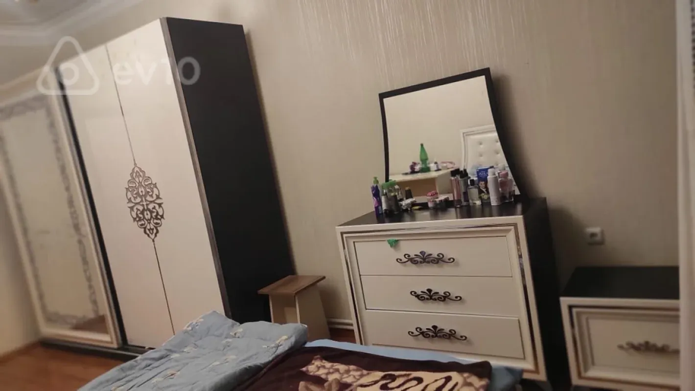 Kirayə verilir 2 otaqlı köhnə tikili 65 m²