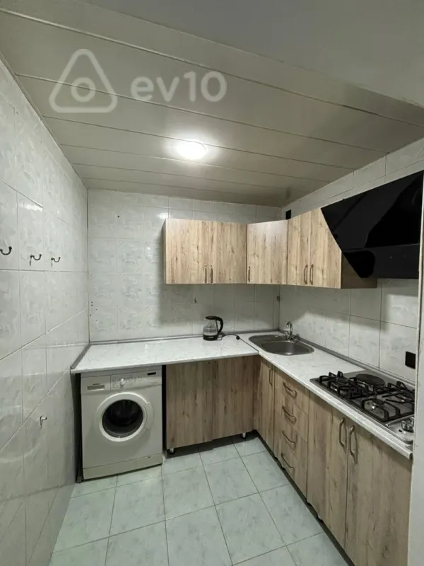 Kirayə verilir 3 otaqlı köhnə tikili 85 m²