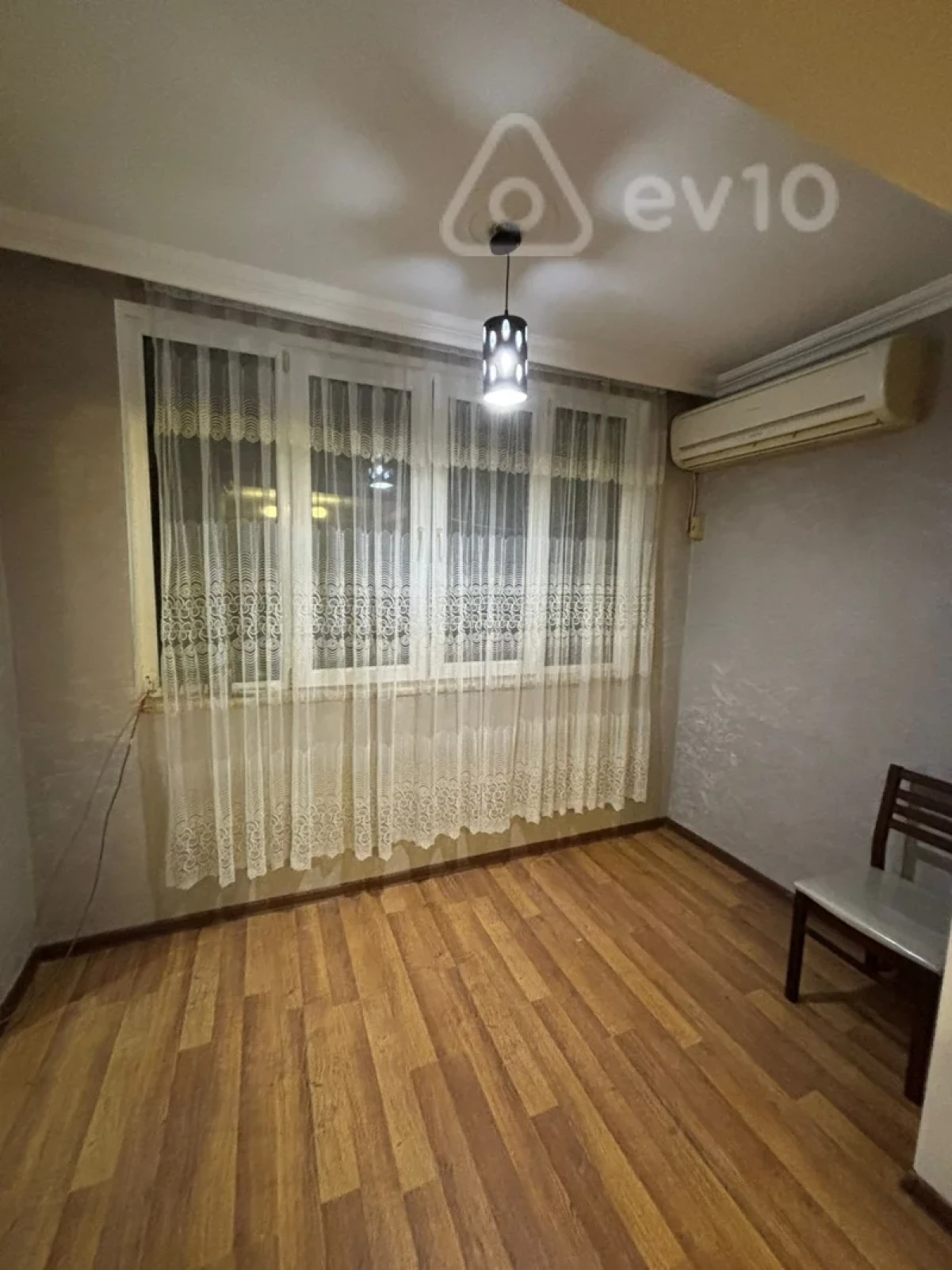 Kirayə verilir 3 otaqlı köhnə tikili 85 m²