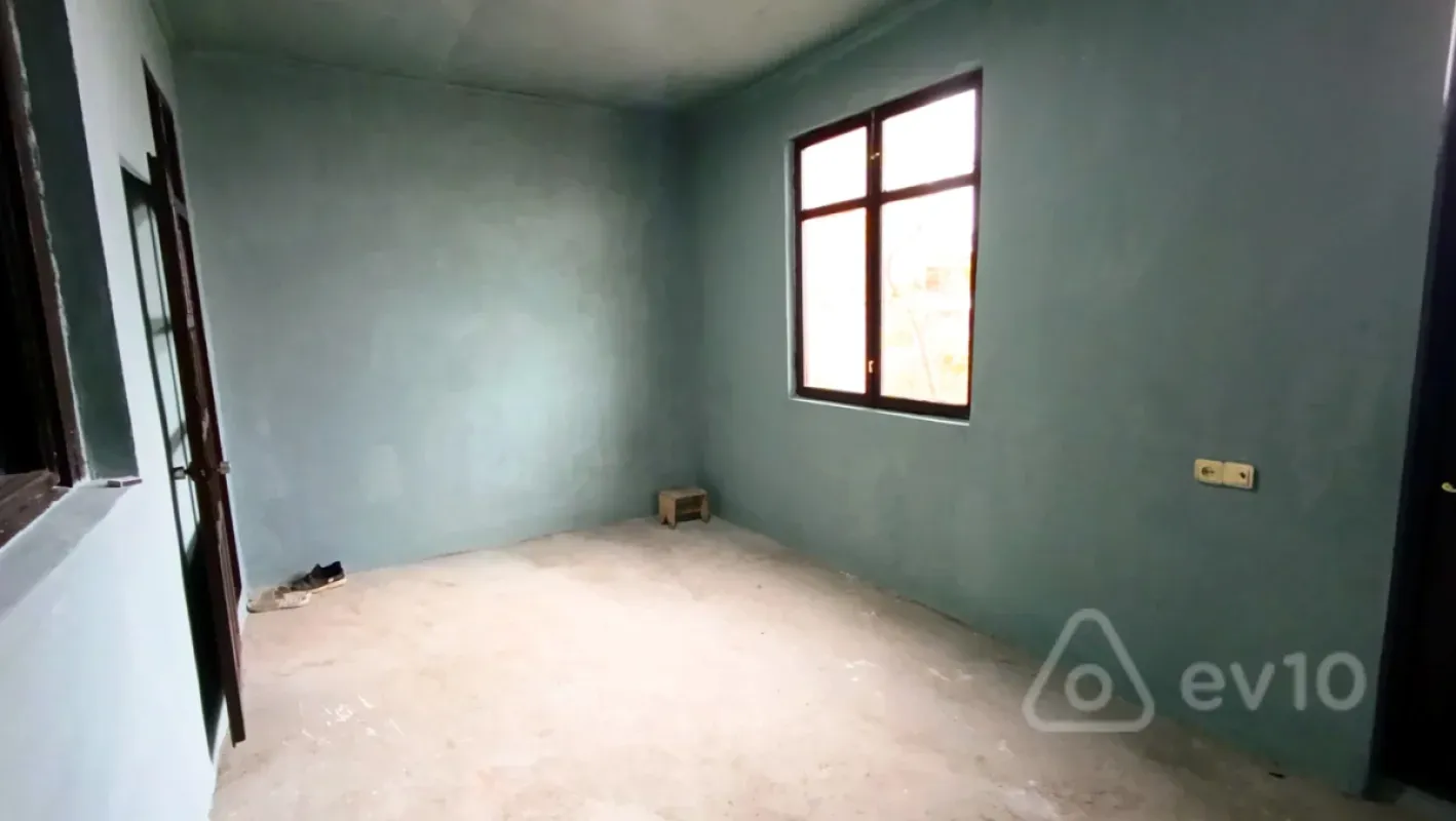 Satılır 6 otaqlı həyət evi 150 m²