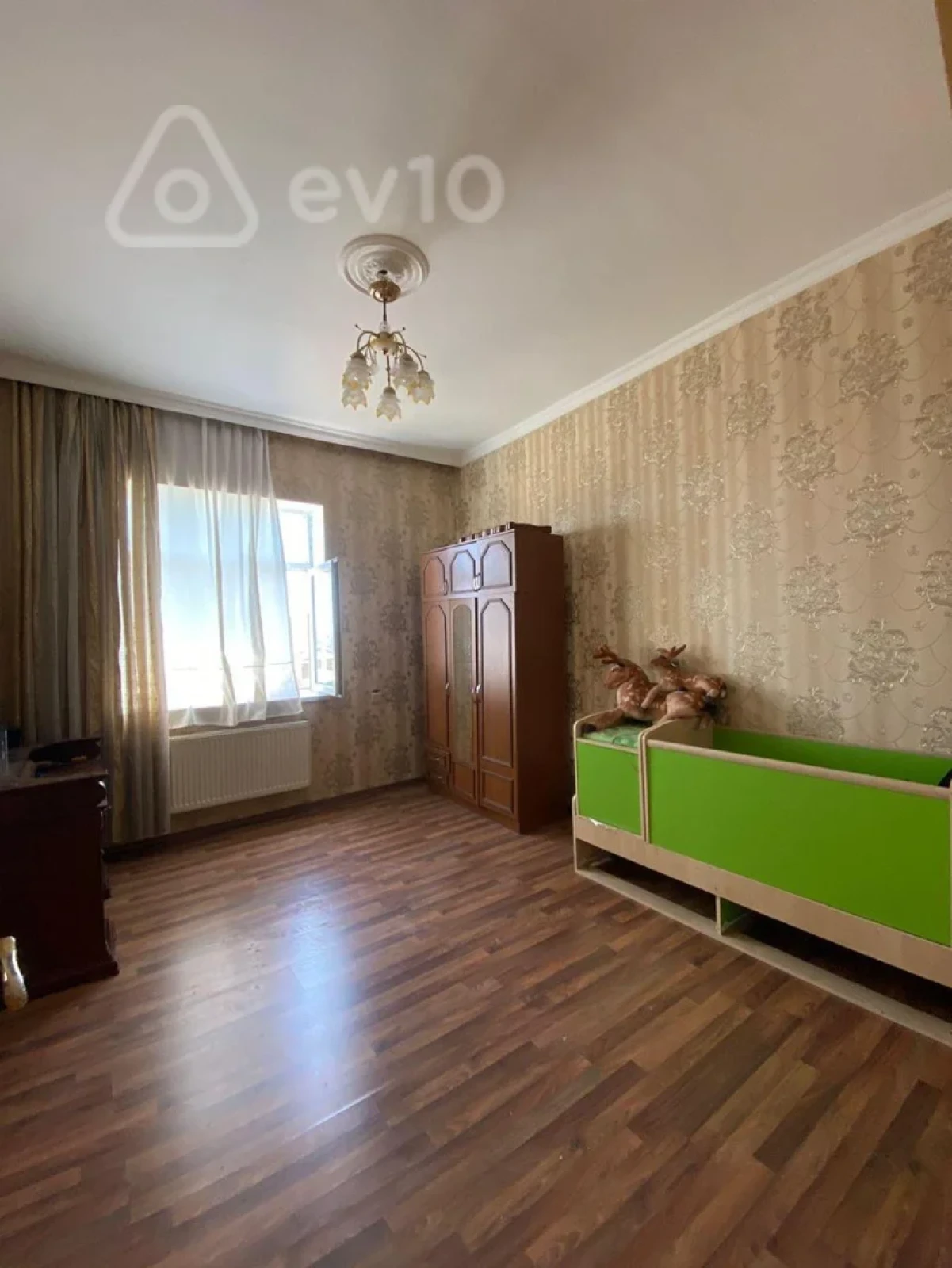Satılır 5 otaqlı həyət evi 200 m²