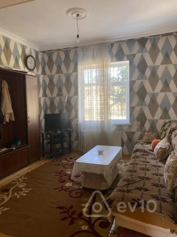 Satılır 5 otaqlı həyət evi 200 m²