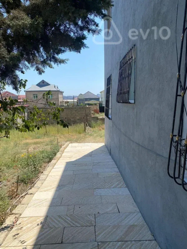 Satılır 5 otaqlı həyət evi 200 m²