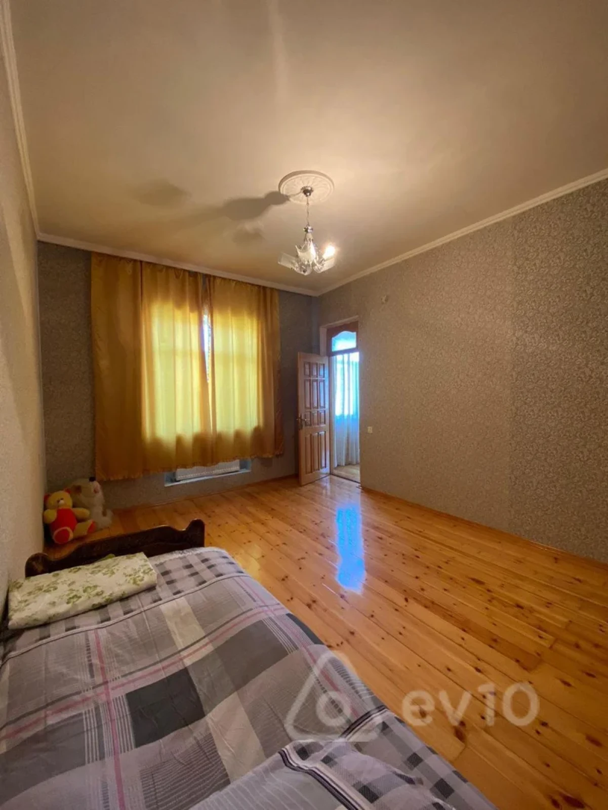 Satılır 5 otaqlı həyət evi 200 m²