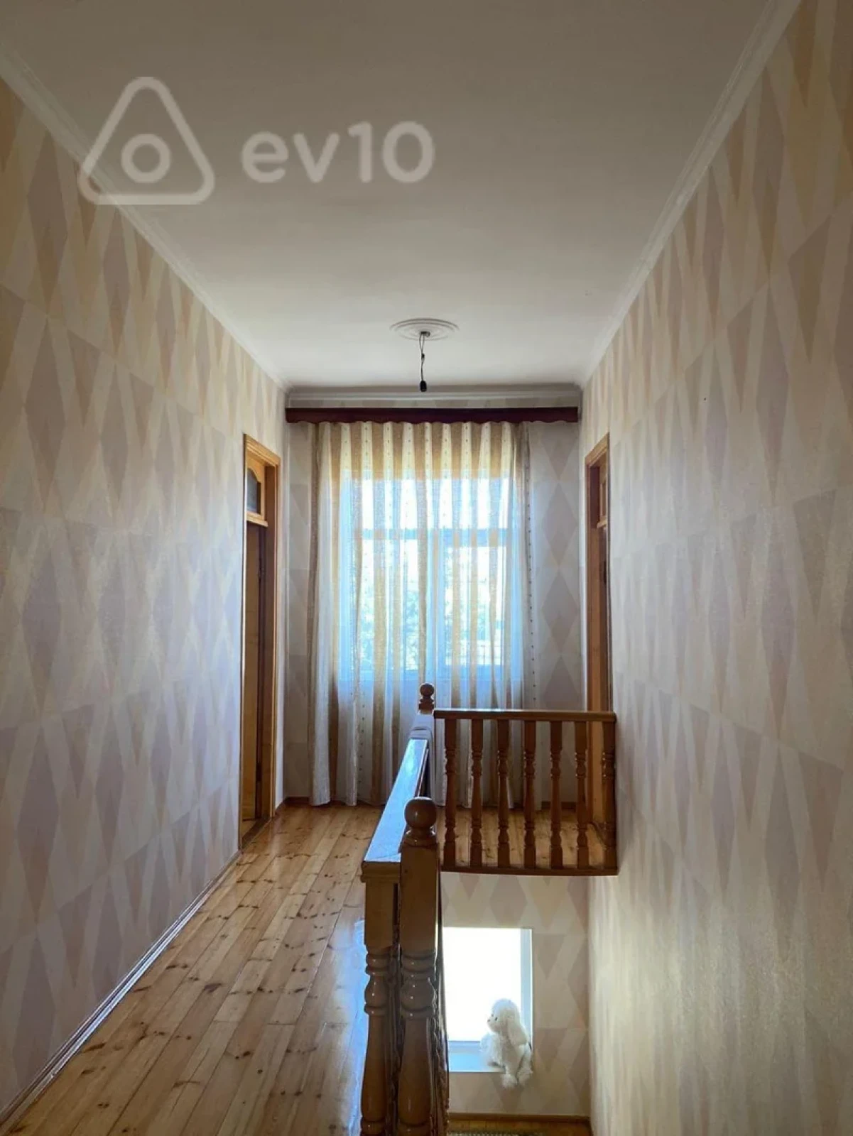 Satılır 5 otaqlı həyət evi 200 m²