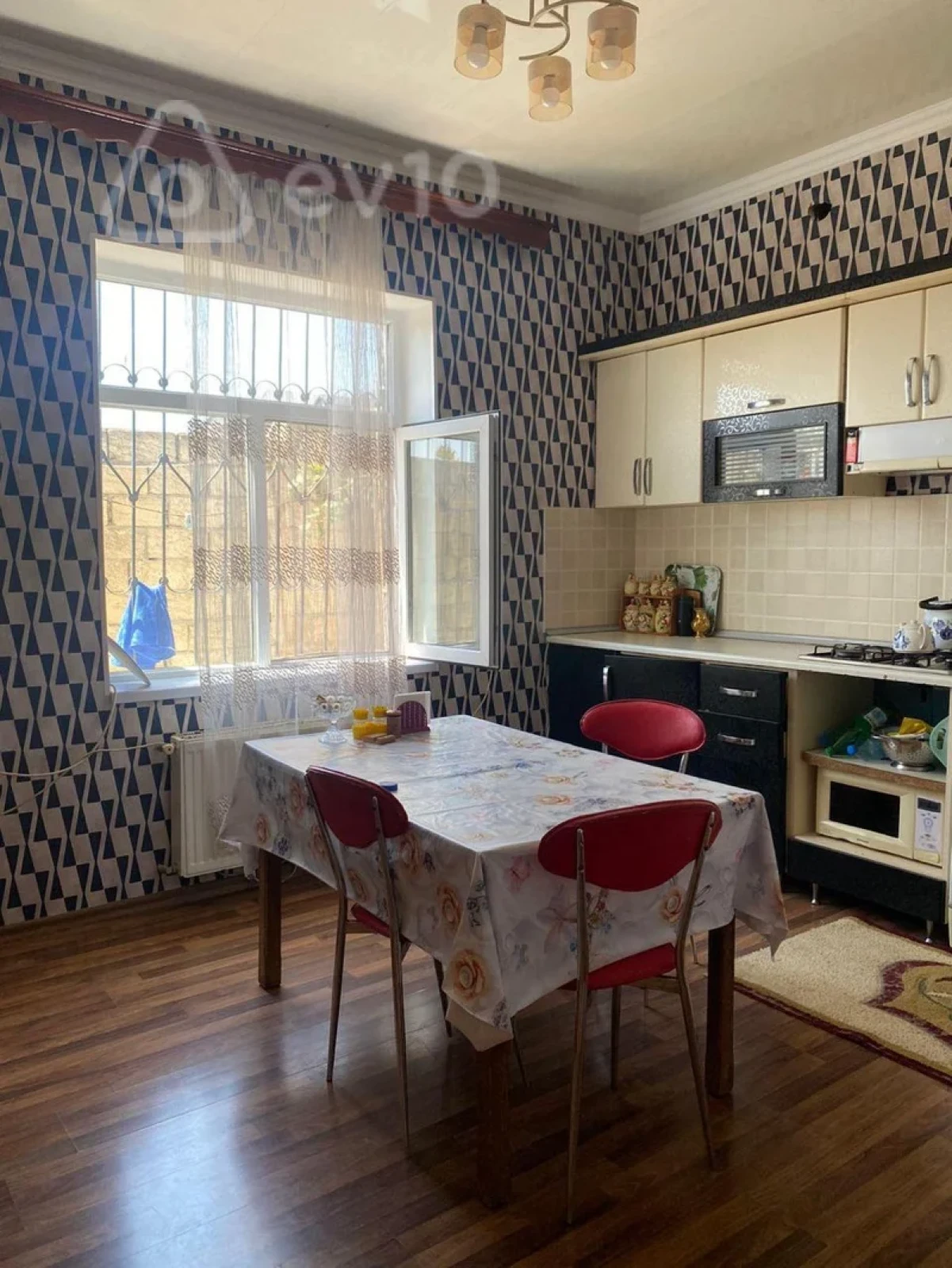 Satılır 5 otaqlı həyət evi 200 m²