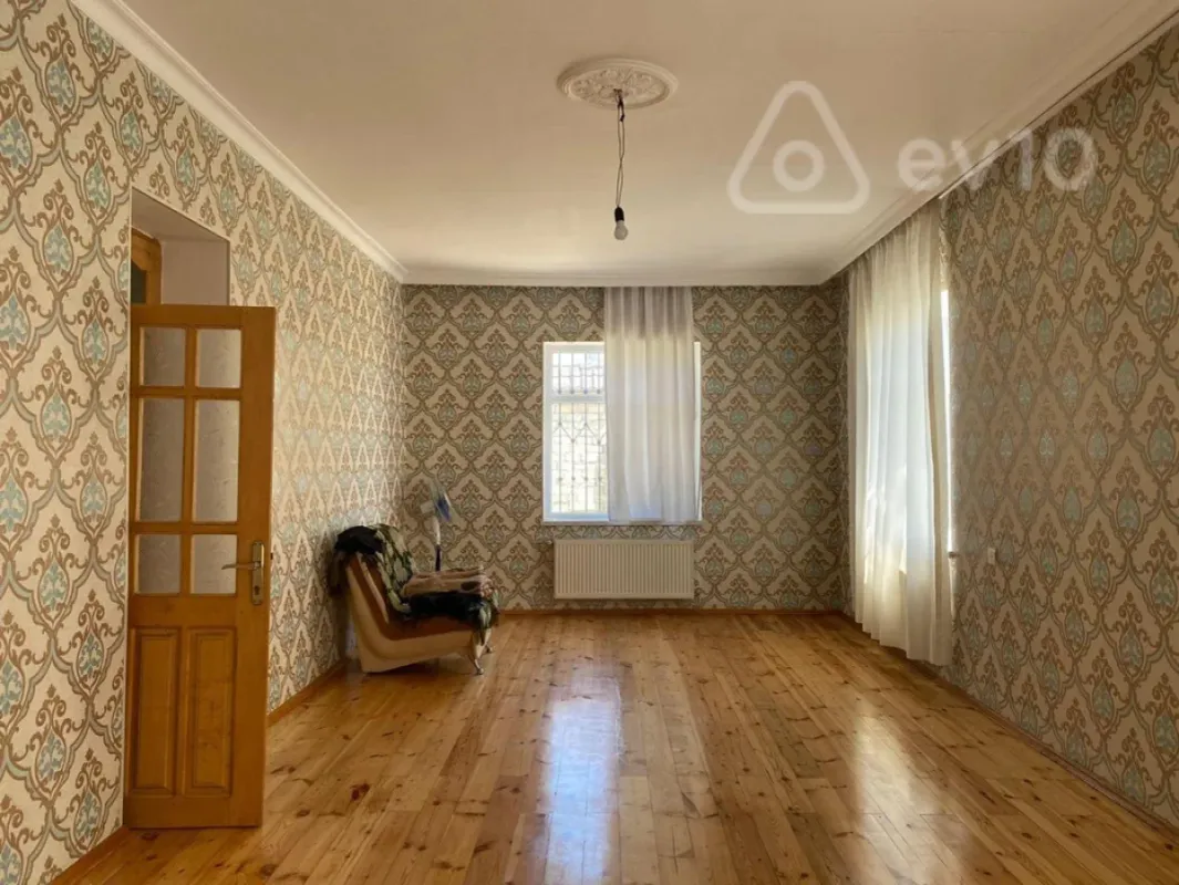 Satılır 5 otaqlı həyət evi 200 m²