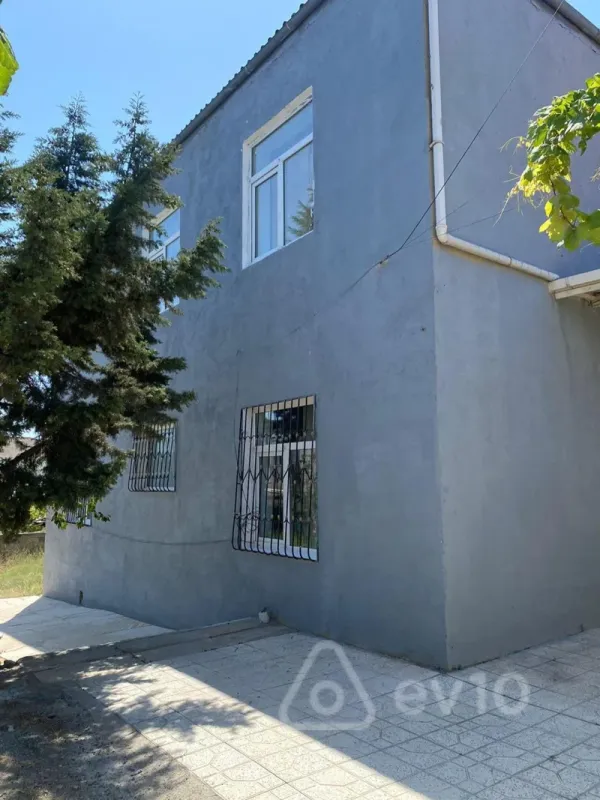 Satılır 5 otaqlı həyət evi 200 m²