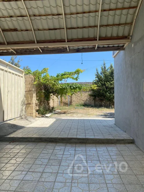 Satılır 5 otaqlı həyət evi 200 m²